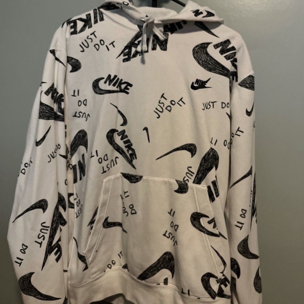 Men’s Nike sweatshirt